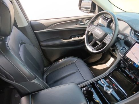 Used 2022 Jeep Grand Cherokee L Limited image 10