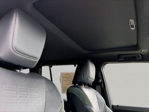 Used 2025 Lexus GX 550 w/ Accessory Package (32) AWD/4WD image 14