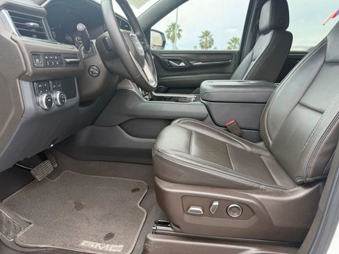 Used 2024 GMC Yukon Denali AWD/4WD image 3