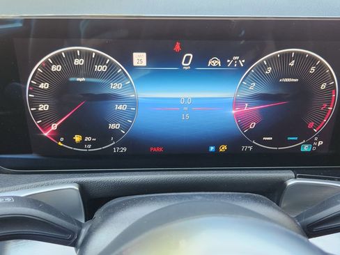 Used 2025 Mercedes-Benz GLB 250 4MATIC image 14