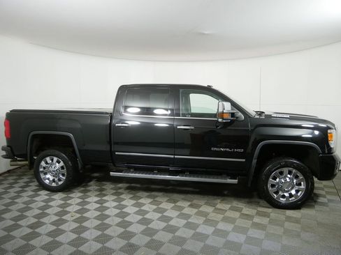 Used 2019 GMC Sierra 2500 Denali w/ Duramax Plus Package image 2