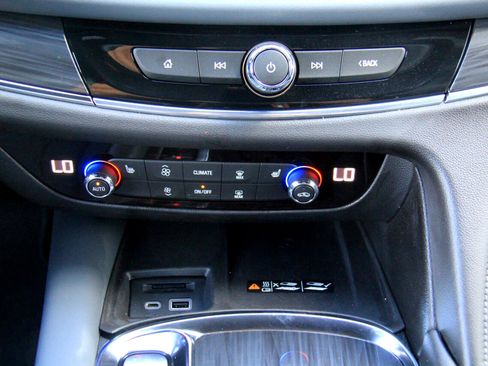 Used 2024 Buick Enclave Essence w/ Experience Buick Package image 18