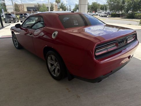 Used 2016 Dodge Challenger SXT RWD image 14