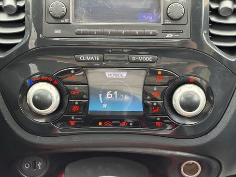 Used 2013 Nissan Juke SL FWD image 27