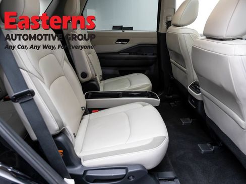 Used 2023 Nissan Pathfinder SL w/ SL Premium Package AWD/4WD image 24