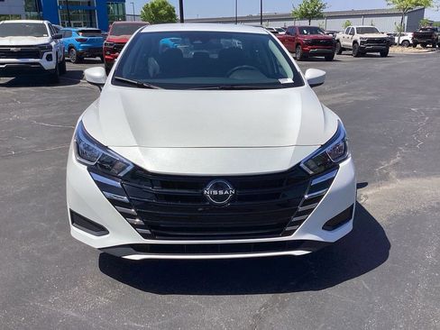 Used 2023 Nissan Versa SV FWD image 4