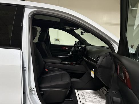 New 2026 Chevrolet Traverse Z71 w/ Enhanced Driving Package image 23
