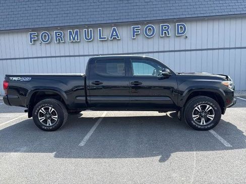 Used 2019 Toyota Tacoma TRD Sport w/ Technology Package image 2
