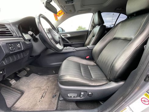 Used 2013 Lexus CT 200h w/ Premium Pkg w/Navigation FWD image 13