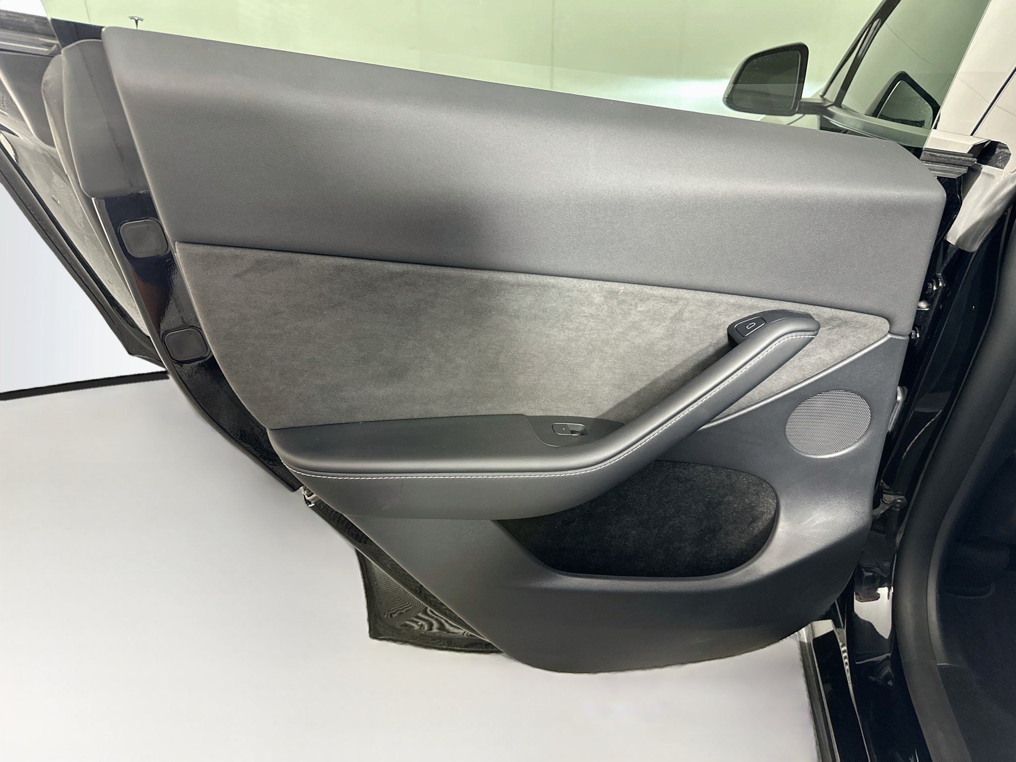Used 2022 Tesla Model Y Long Range AWD/4WD image 25