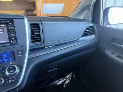 Used 2020 Toyota Sienna SE Premium AWD/4WD image 40