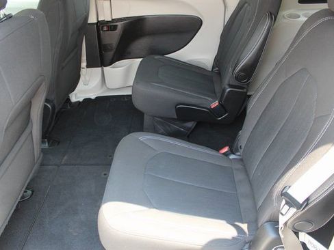 Used 2021 Chrysler Voyager LX image 12