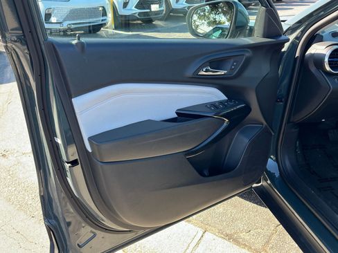 Used 2025 Chevrolet Trax LT image 18