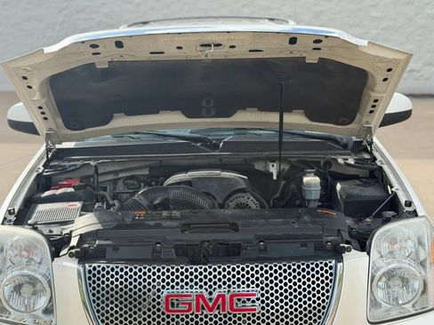 Used 2012 GMC Yukon XL Denali image 17