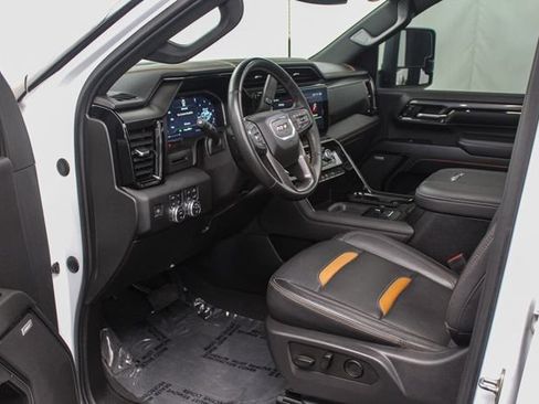 Used 2024 GMC Sierra 2500 AT4 w/ AT4 Preferred Package AWD/4WD image 12