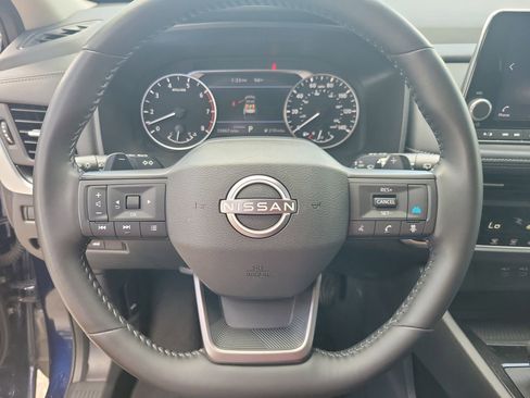 Used 2025 Nissan Rogue SV FWD image 18