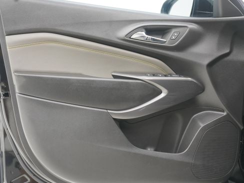 Used 2025 Chevrolet Trax ACTIV FWD image 13