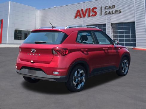 Used 2025 Hyundai Venue SEL FWD image 6