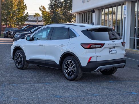 New 2026 Ford Escape SE w/ Class II Trailer Tow Package FWD image 7
