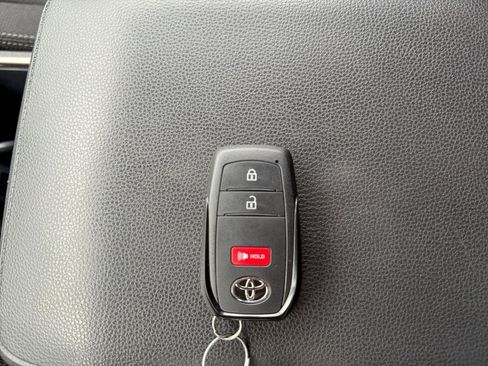 Used 2025 Toyota 4Runner TRD Off-Road AWD/4WD image 31