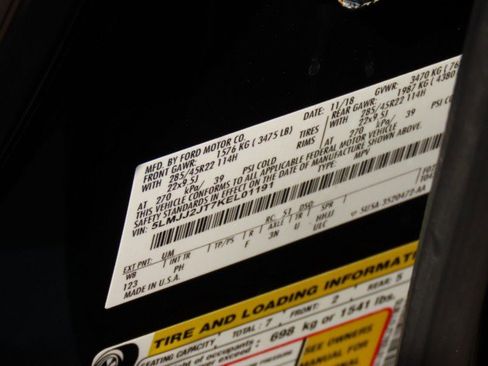 Used 2019 Lincoln Navigator Select image 32