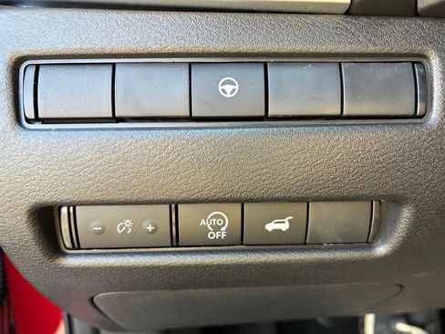 Used 2025 Nissan Rogue SV AWD/4WD image 10