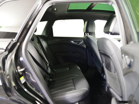 Used 2025 Audi Q4 e-tron Premium Plus w/ Premium Plus image 21