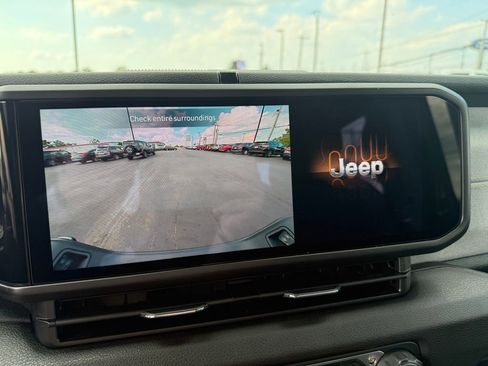 New 2025 Jeep Gladiator Sport image 25