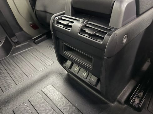 Used 2022 Land Rover Defender 90 AWD/4WD image 43