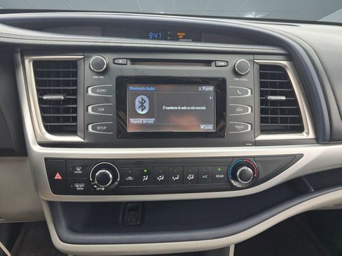 Used 2017 Toyota Highlander LE image 22