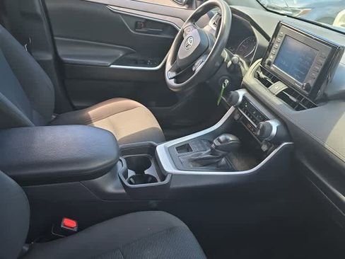 Used 2021 Toyota RAV4 LE AWD/4WD image 8