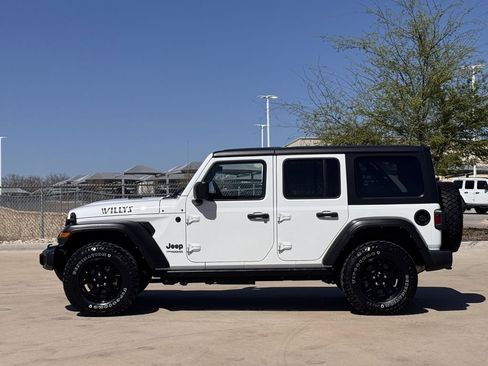 Used 2022 Jeep Wrangler Unlimited Sport image 3
