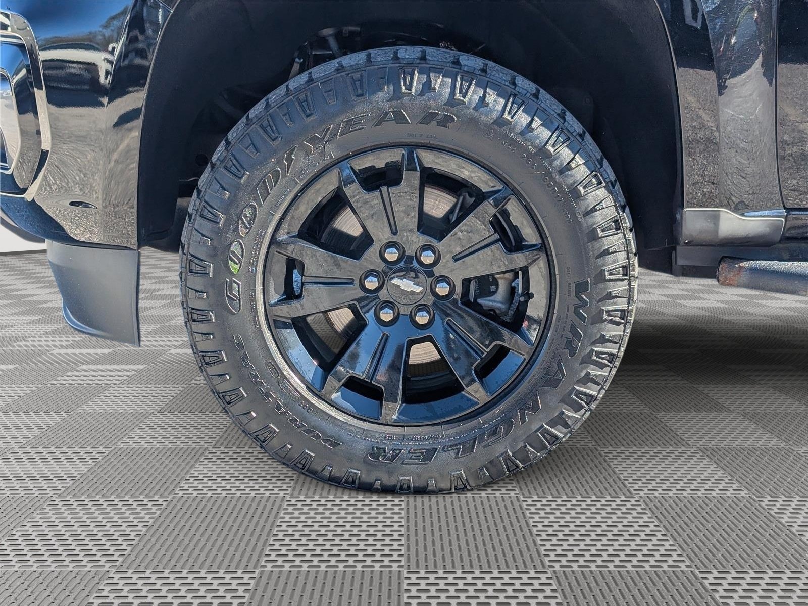 Used 2021 Chevrolet Colorado Z71 w/ Z71 Midnight Edition AWD/4WD image 9