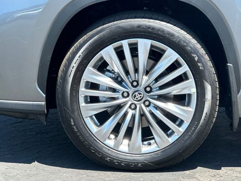 Certified 2026 Toyota Highlander Platinum AWD/4WD image 27