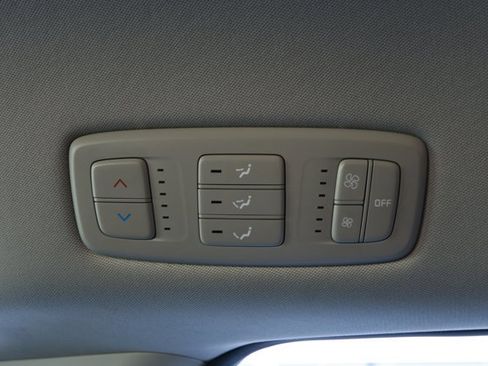 Used 2024 Kia Carnival LX image 30