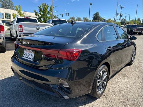 Used 2023 Kia Forte LXS FWD image 8