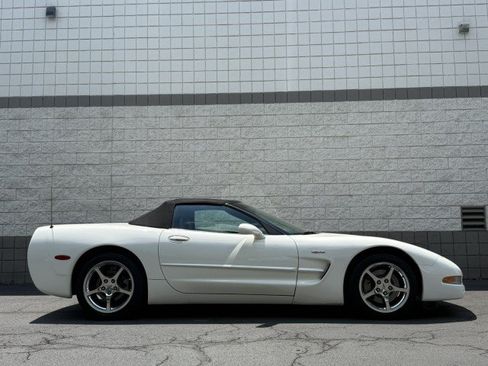 Used 2003 Chevrolet Corvette Convertible w/ Preferred Equipment Group1 RWD image 21