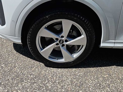 Certified 2025 Audi Q5 Premium w/ Premium Plus AWD/4WD image 2