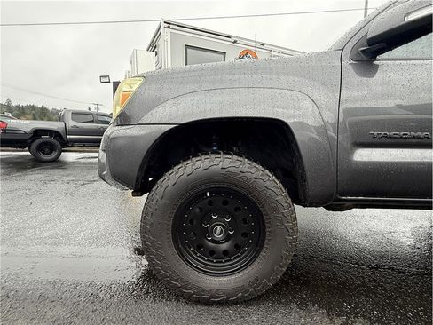 Used 2013 Toyota Tacoma 4x4 Double Cab w/ TRD Sport Pkg image 10