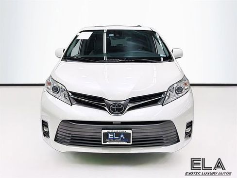 Used 2019 Toyota Sienna XLE w/ XLE Navigation Package AWD/4WD image 3