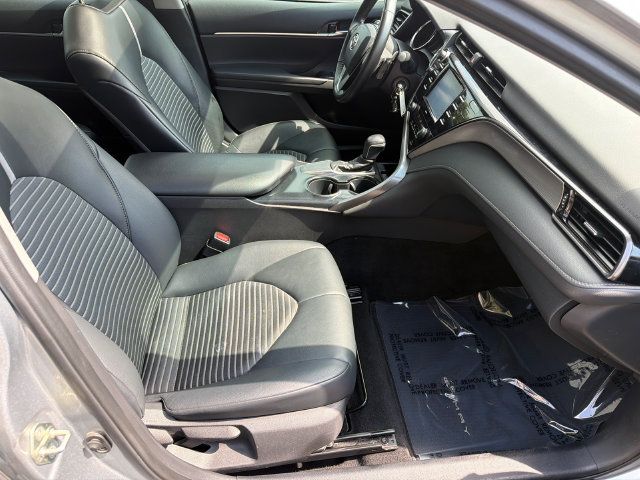 Used 2020 Toyota Camry SE FWD image 14
