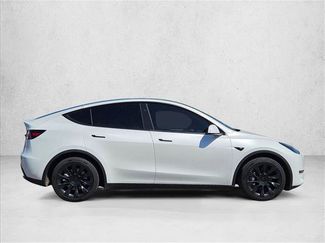 Used 2024 Tesla Model Y Long Range AWD/4WD video 3