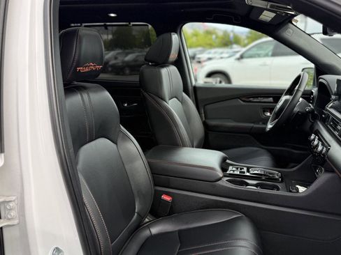 Certified 2025 Honda Pilot TrailSport image 47