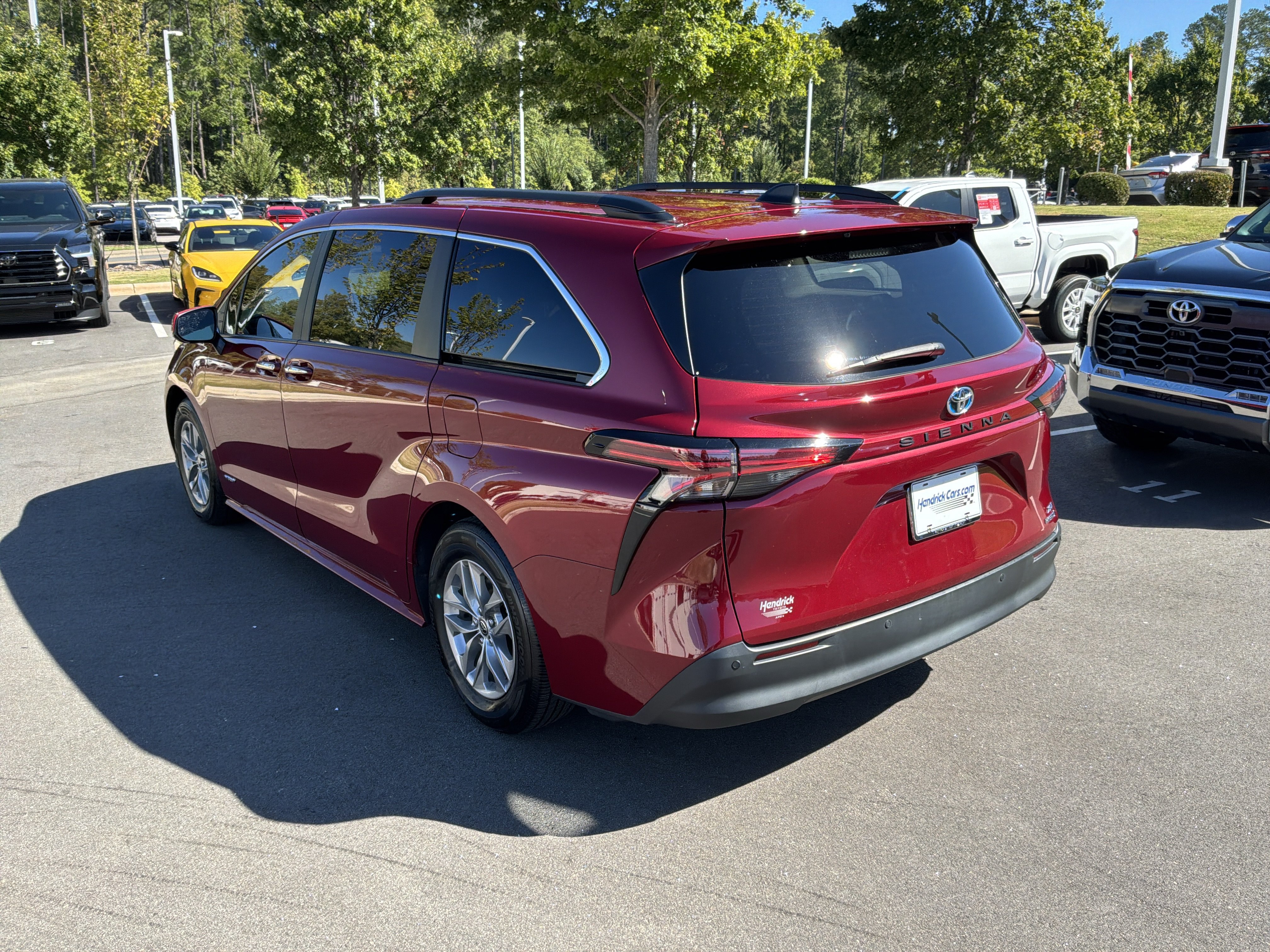 Used 2021 Toyota Sienna XLE FWD image 8