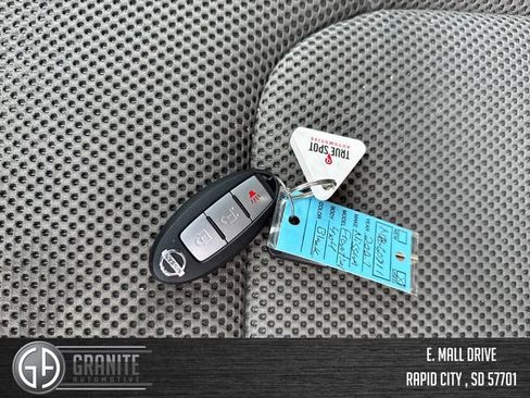 Used 2021 Nissan Frontier SV w/ Midnight Edition Floor Mats AWD/4WD image 27