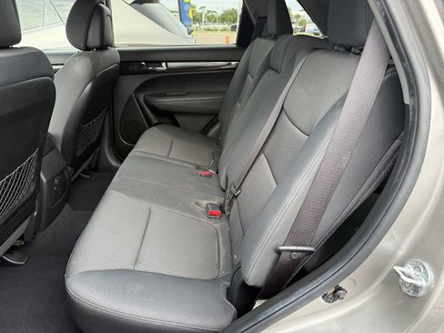 Used 2013 Kia Sorento LX w/ Convenience Pkg FWD image 7