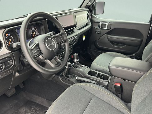 Used 2025 Jeep Wrangler Sport AWD/4WD image 10