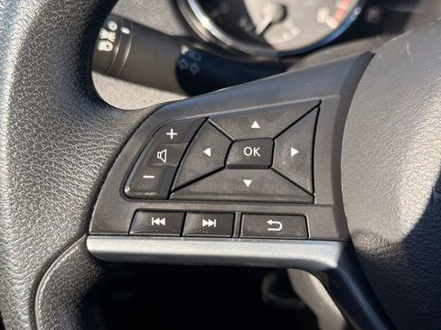 Used 2018 Nissan Rogue Sport S image 19