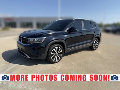 Used 2022 Volkswagen Taos SE w/ Panoramic Sunroof Package