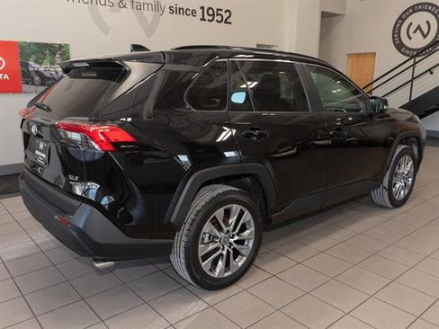 Used 2023 Toyota RAV4 XLE Premium image 18